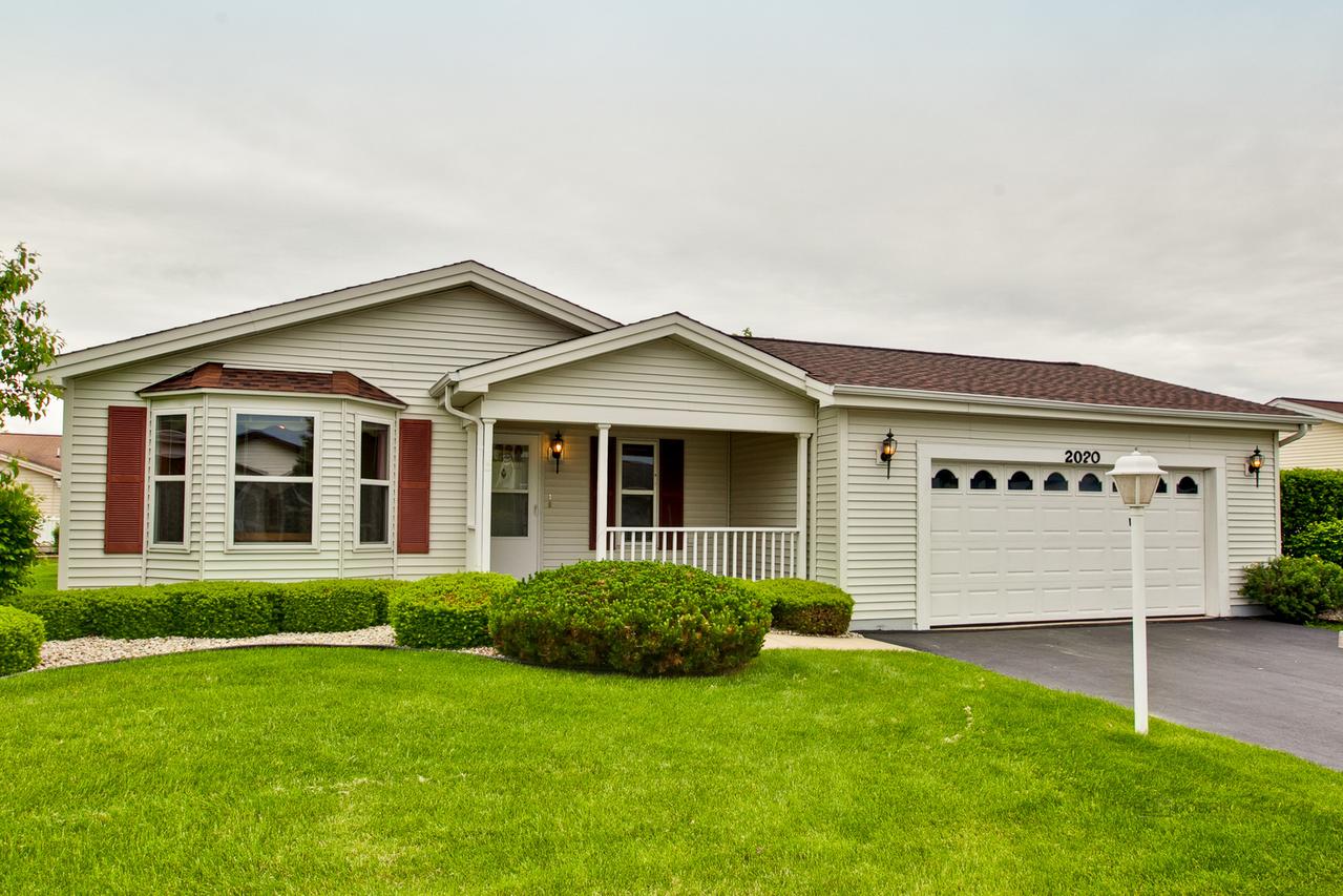 2020 Lake Churchill Dr., Grayslake, IL 60030