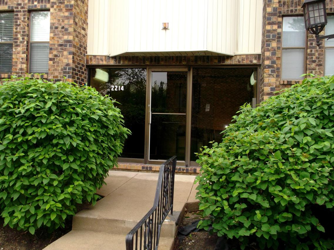2214 Country Club Dr. #14A, Woodridge, IL 60517