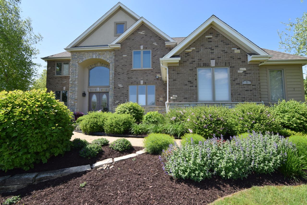 7 Bordeaux Ct., Oakwood Hills, IL 60013