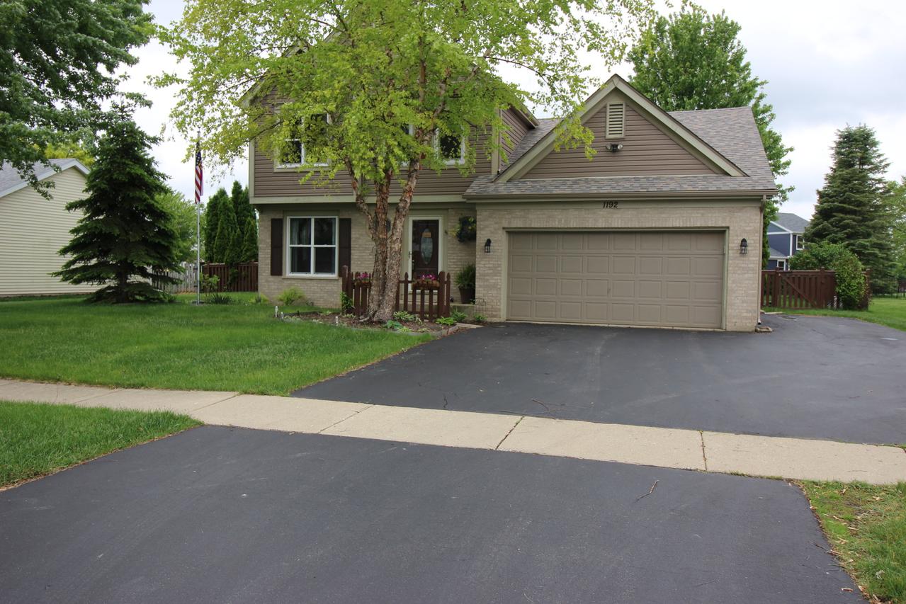 1192 Boxwood Dr., Crystal Lake, IL 60014