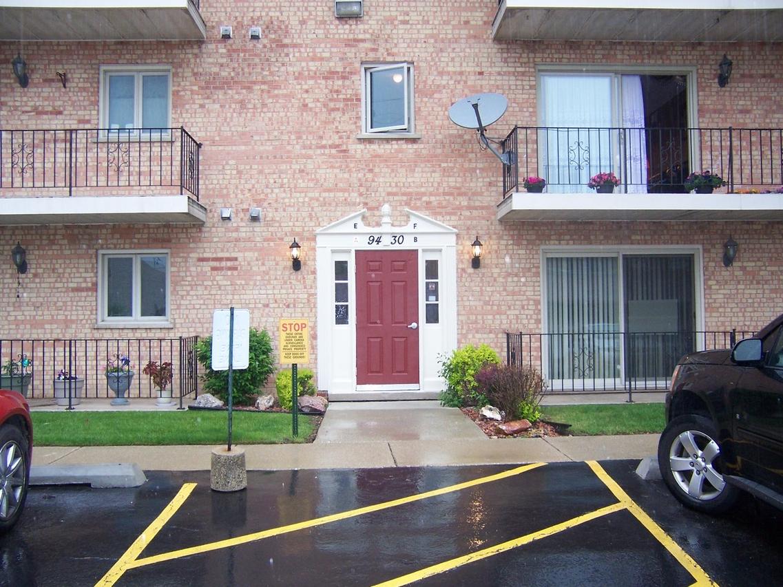 9430 Greenbriar Dr. #3E, Hickory Hills, IL 60457