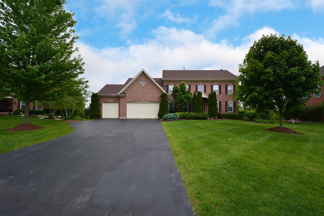42 Deerfield Dr., Hawthorn Woods, IL 60047