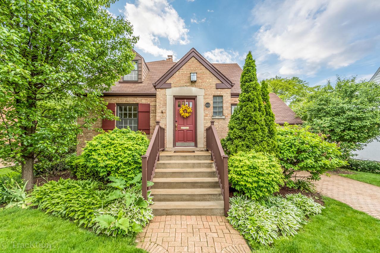 4833 Lee Ave., Downers Grove, IL 60515