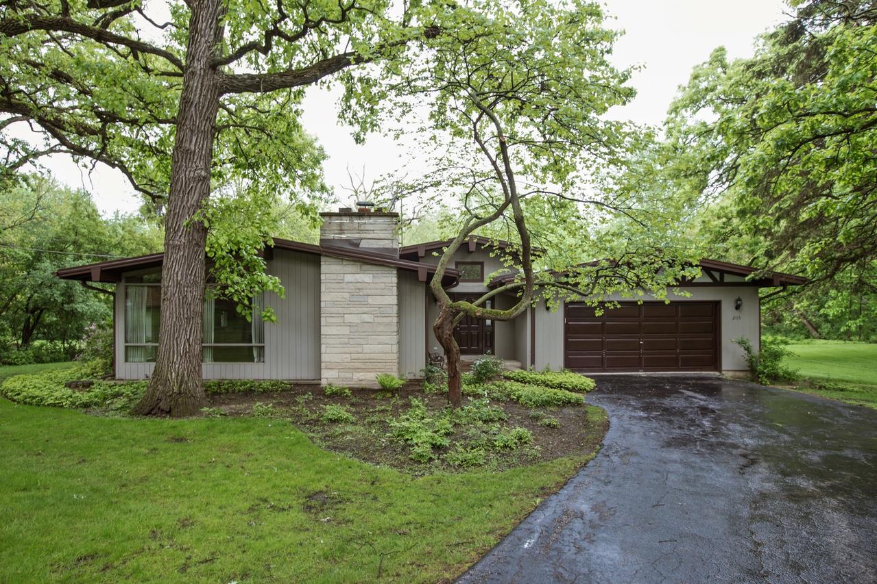 2115 Hickory Ln., Schaumburg, IL 60195