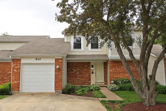 912 Longboat Ln., Schaumburg, IL 60194