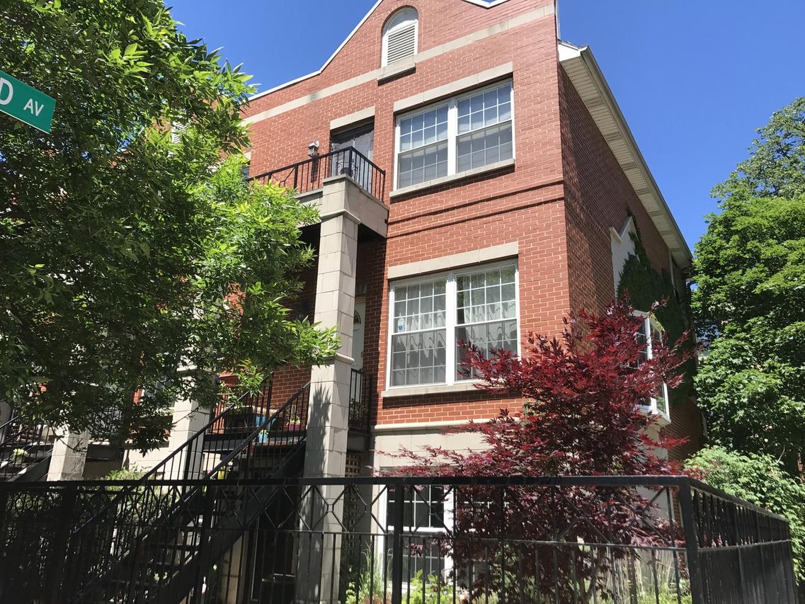 1300 W Pratt Blvd., Chicago, IL 60626