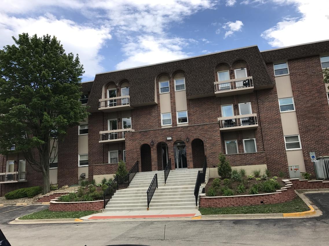 1501 Darien Lake Dr. #210, Darien, IL 60561