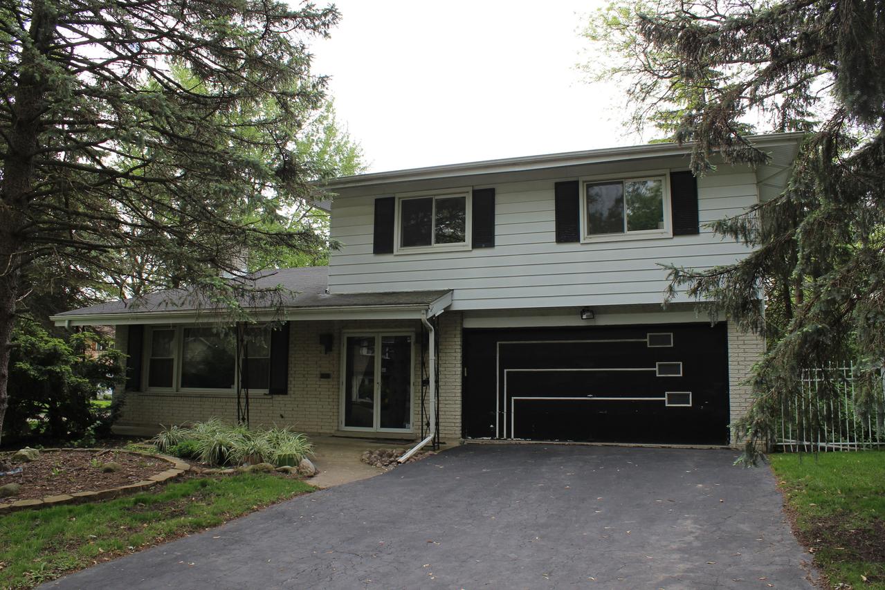 2613 Farnsworth Ln., Northbrook, IL 60062