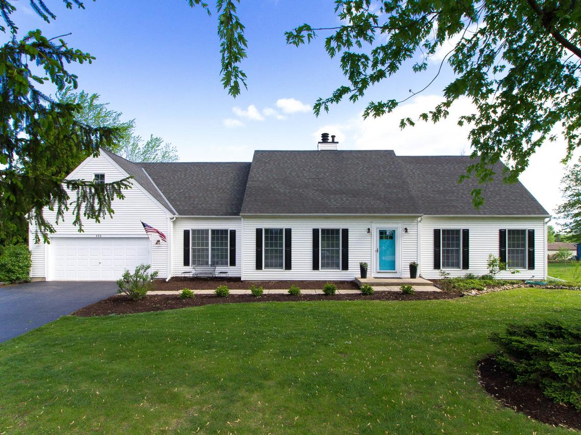 686 Carriage Hill Ln., Sugar Grove, IL 60554