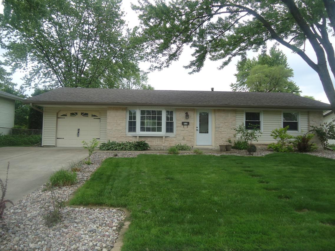 715 W Weathersfield Way, Schaumburg, IL 60193