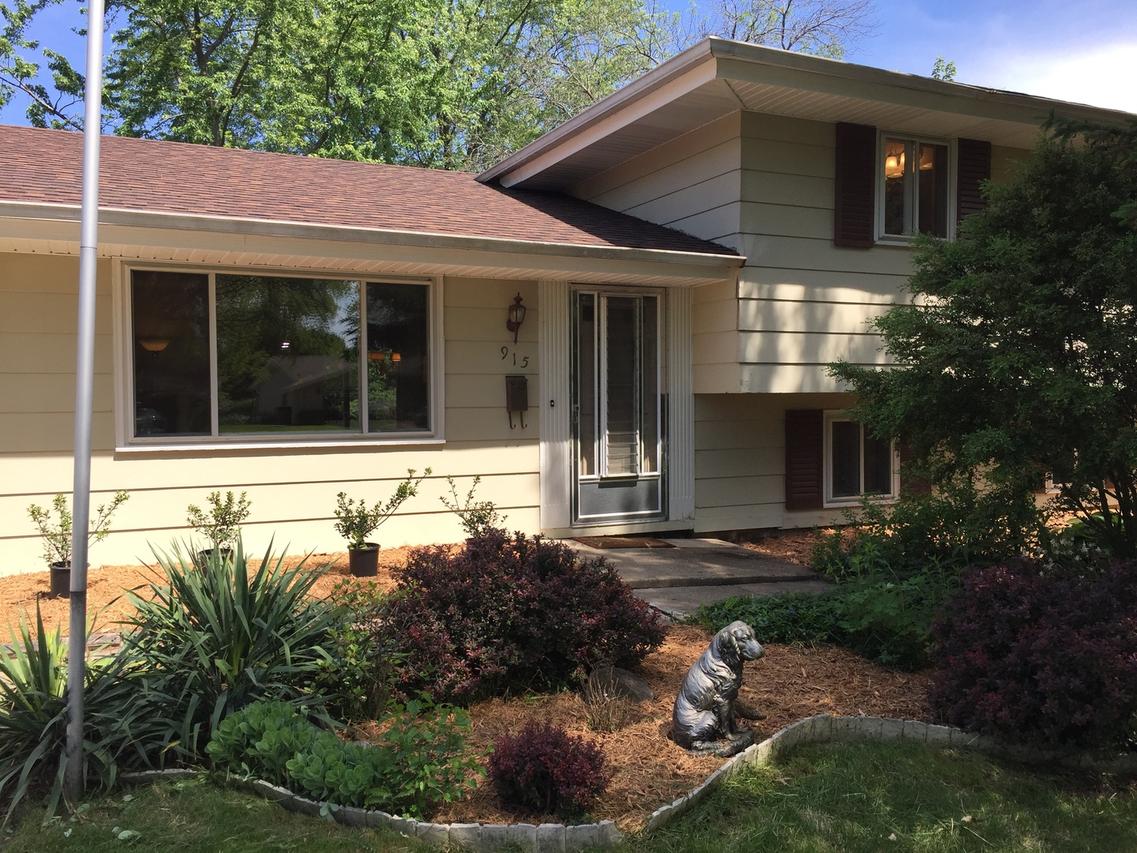915 Exeter Ct., Schaumburg, IL 60193