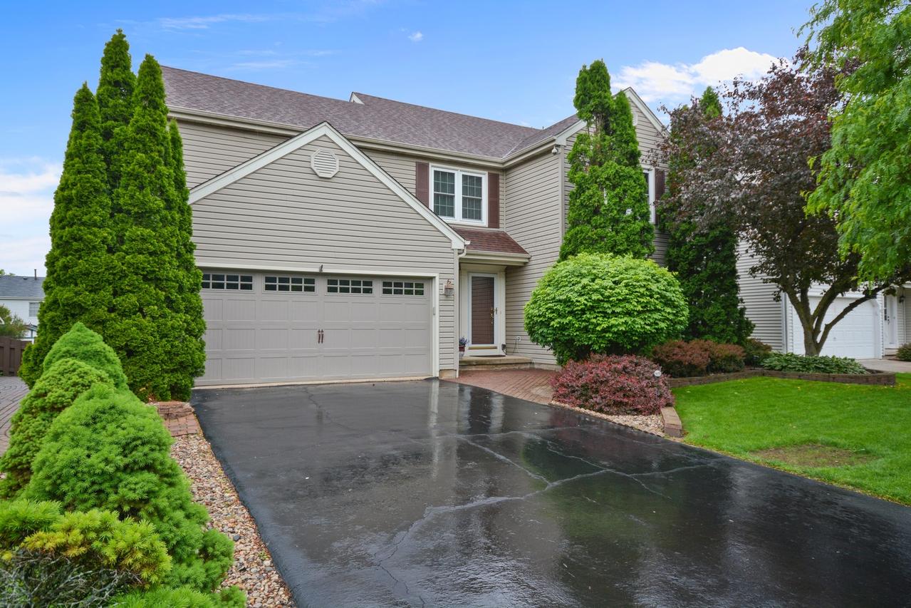 742 Lancaster Ln., Geneva, IL 60134