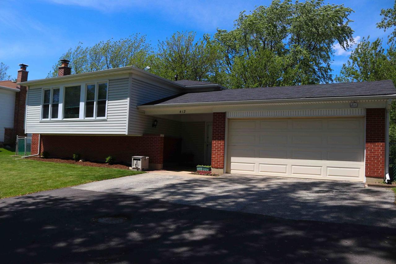 412 Rockhurst Rd., Bolingbrook, IL 60440