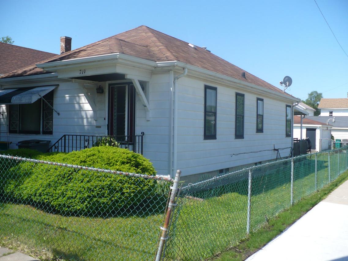 719 Landau Ave., Joliet, IL 60432