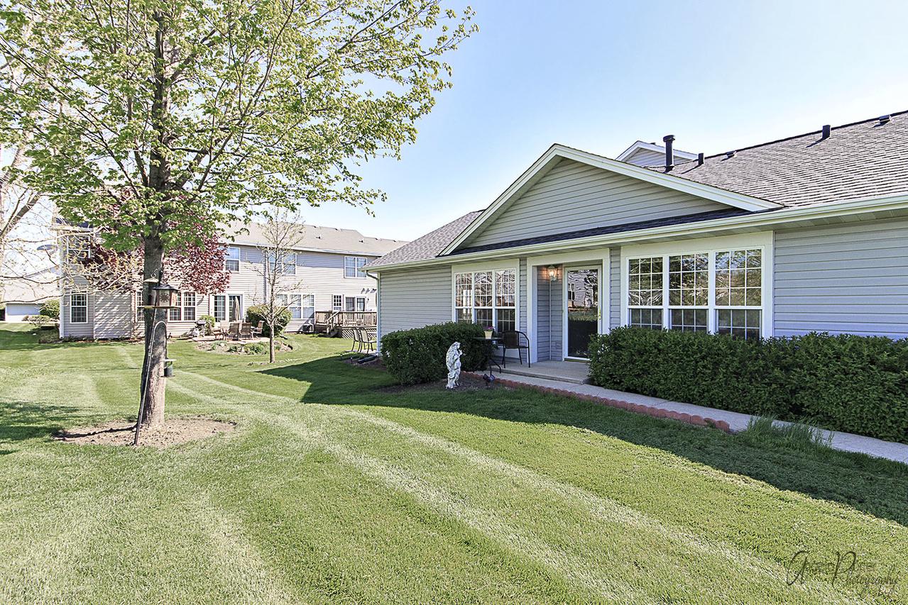 950 Ferrara Ct., Cary, IL 60013