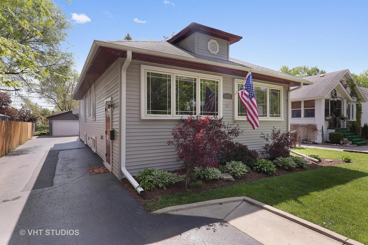 213 Villa Ave., Elmhurst, IL 60126