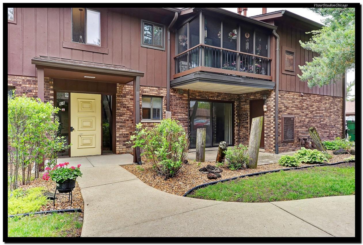 68 Pier Dr. #102, Westmont, IL 60559