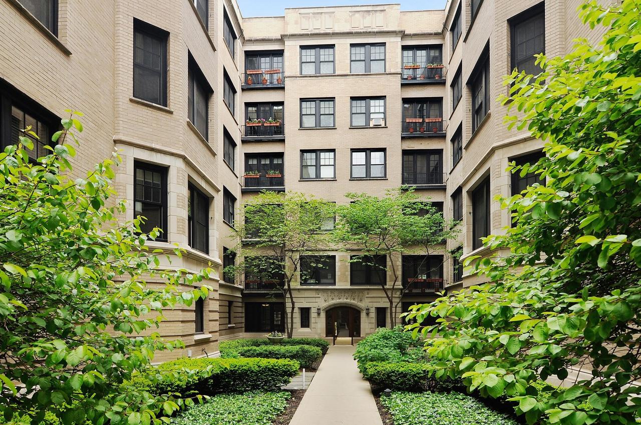 2339 N Commonwealth Ave. #1D, Chicago, IL 60614