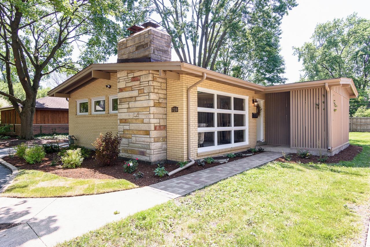 720 N Hickory Ave., Arlington Heights, IL 60004