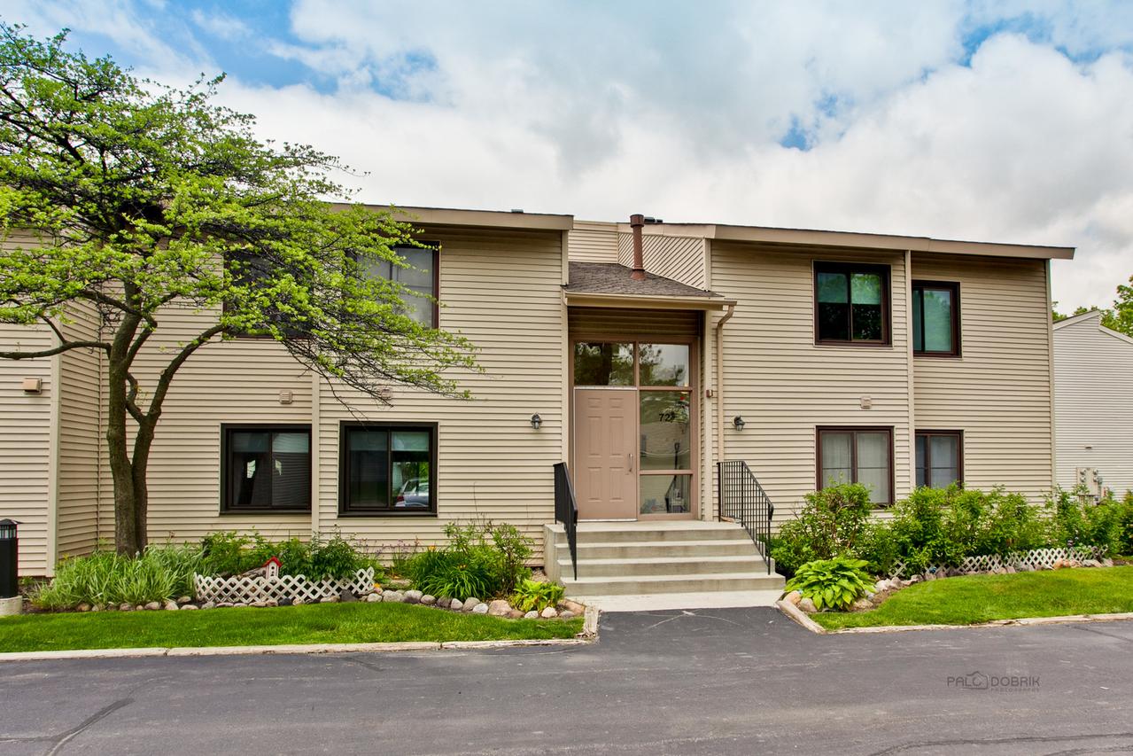 72 Commonwealth Ct. #1, Vernon Hills, IL 60061