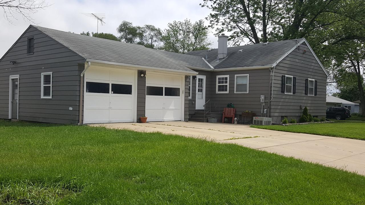 839 Gates St., Aurora, IL 60505