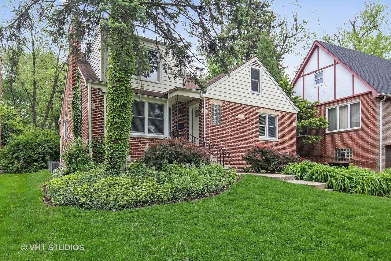 247 S Prospect Ave., Clarendon Hills, IL 60514