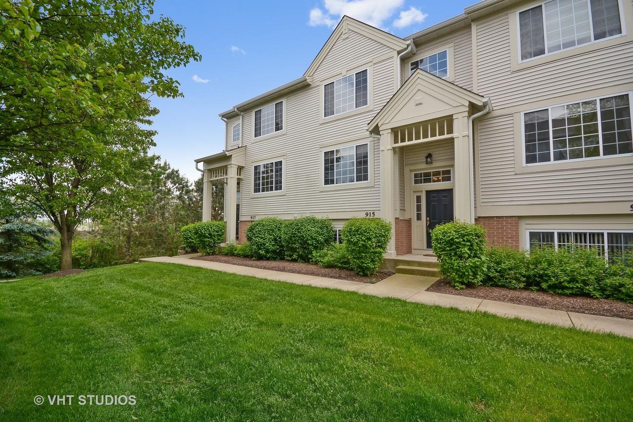 915 Pheasant Tr., St. Charles, IL 60174