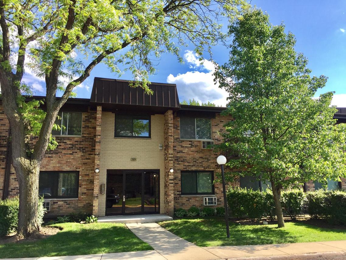 2624 N Windsor Dr. #202, Arlington Heights, IL 60004
