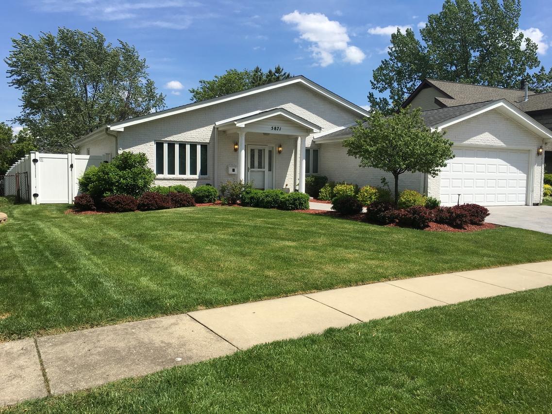 5871 E Andover Dr., Hanover Park, IL 60133