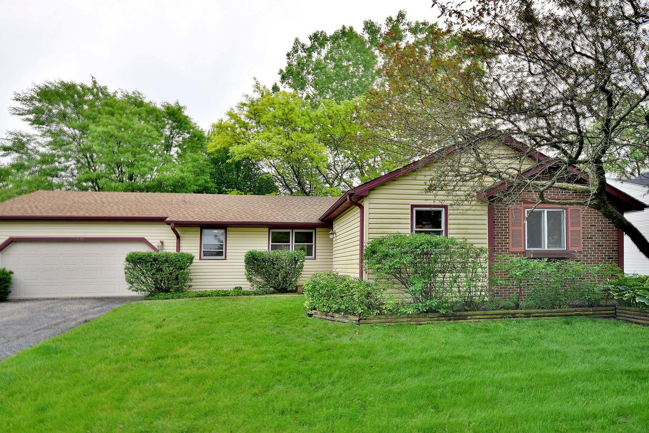 1920 Stanford Dr., Naperville, IL 60565