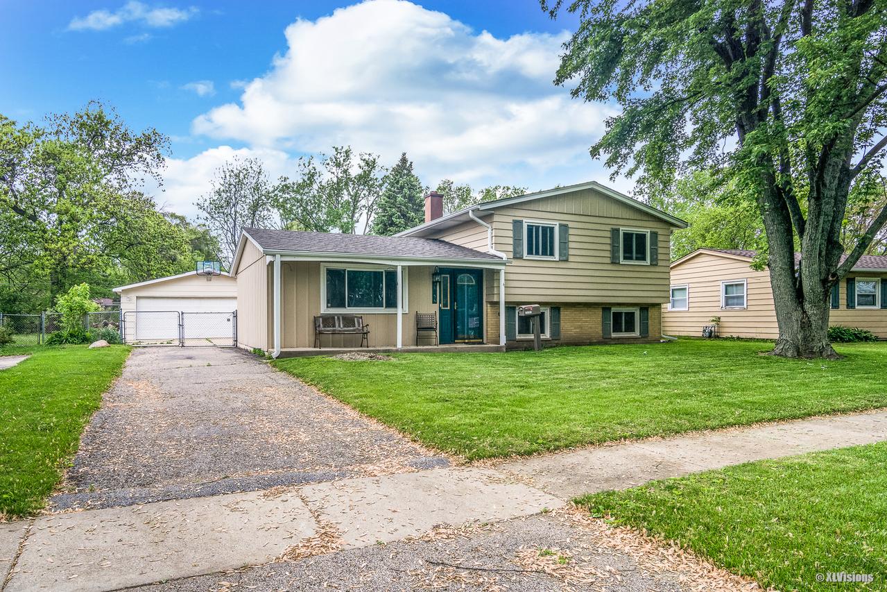 36556 N Edgewood Dr., Gurnee, IL 60031