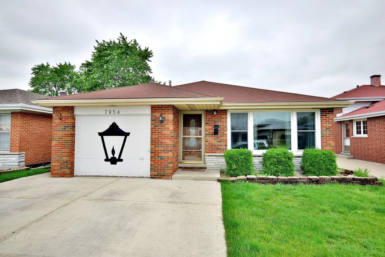 7954 S Karlov Ave., Chicago, IL 60652