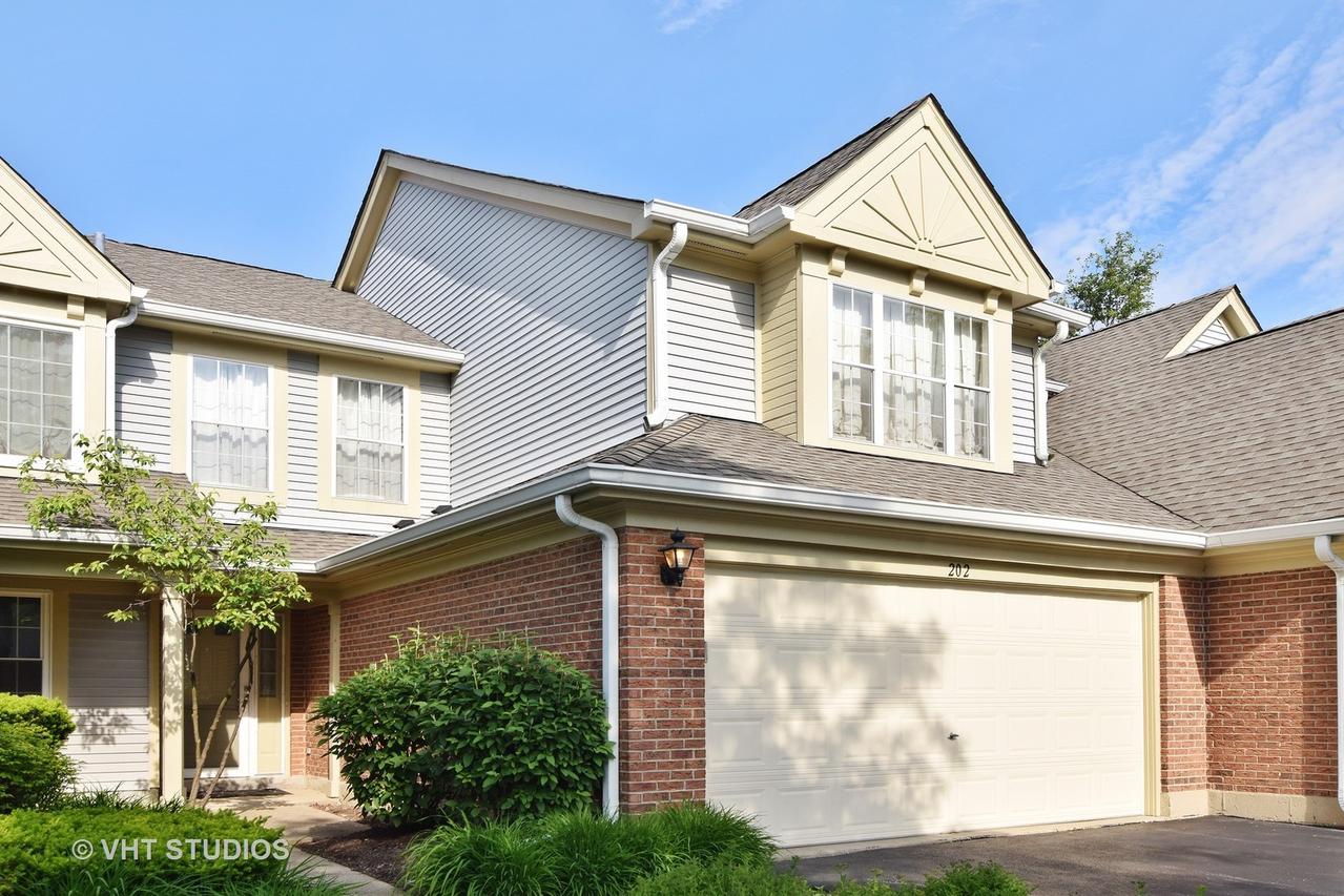 202 Glasgow Ln., Schaumburg, IL 60194