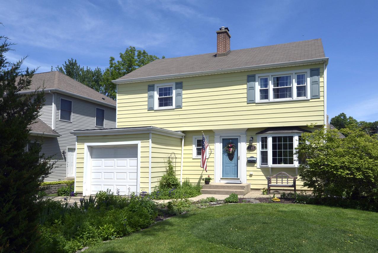 725 N Pine Ave., Arlington Heights, IL 60004