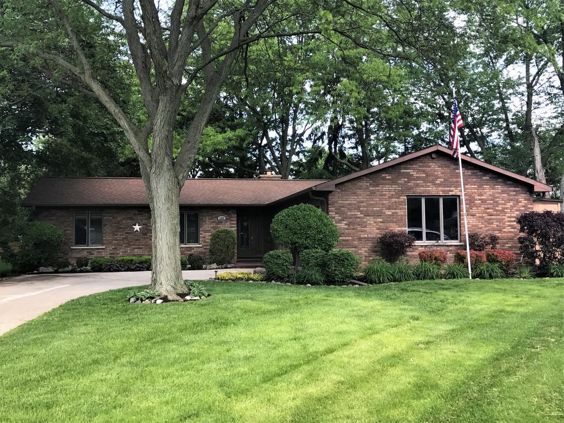 158 Aberdeen Dr., East Dundee, IL 60118