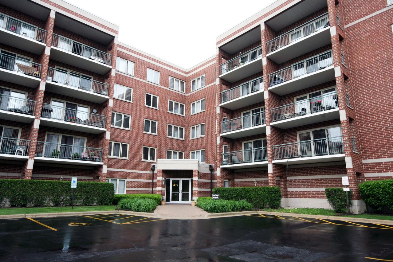 4210 N Natchez Ave. #402, Chicago, IL 60634