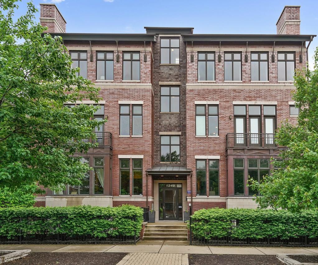 1249 W Melrose St. #1W, Chicago, IL 60657