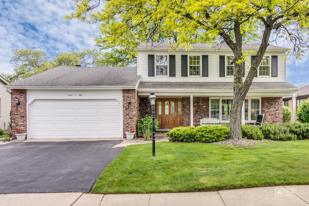 709 Oakwood Dr., Westmont, IL 60559