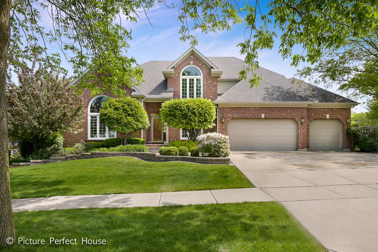 707 Lindholm Ct., Naperville, IL 60565