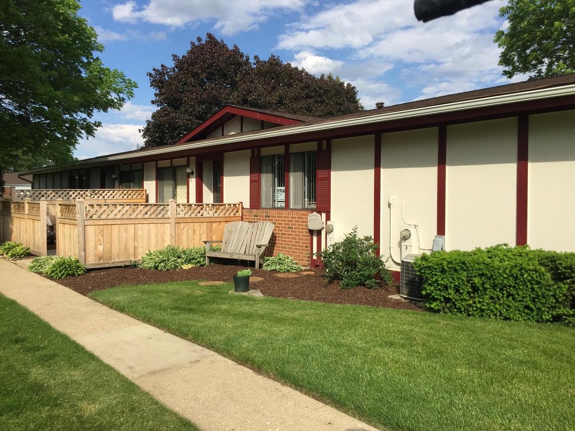 4702 W Oakwood Dr. #3, Mchenry, IL 60050