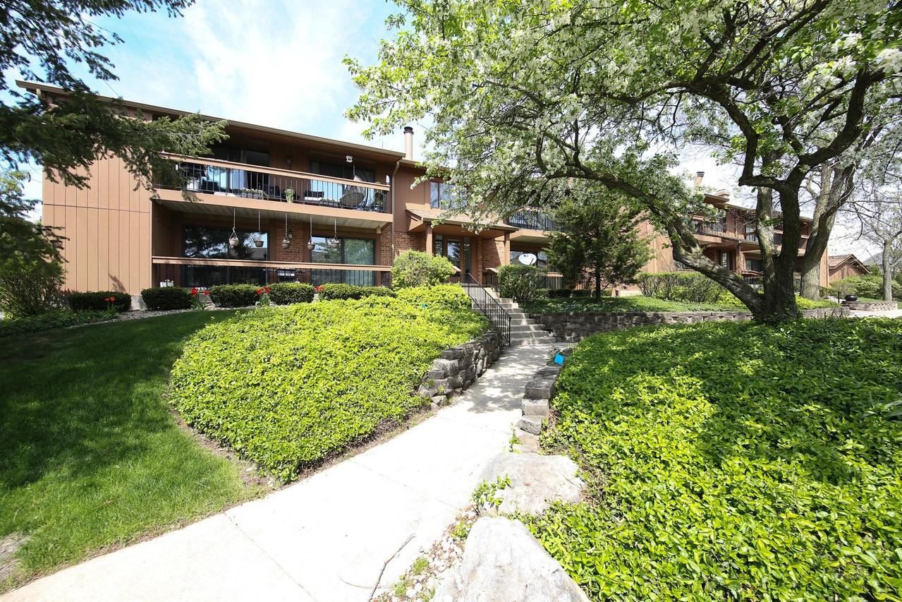 8086 S Garfield Ave. #7-1, Burr Ridge, IL 60527