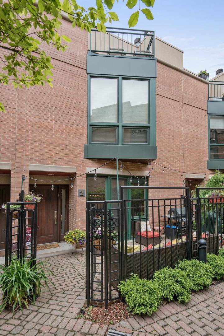 2910 N Commonwealth Ave. #2, Chicago, IL 60657