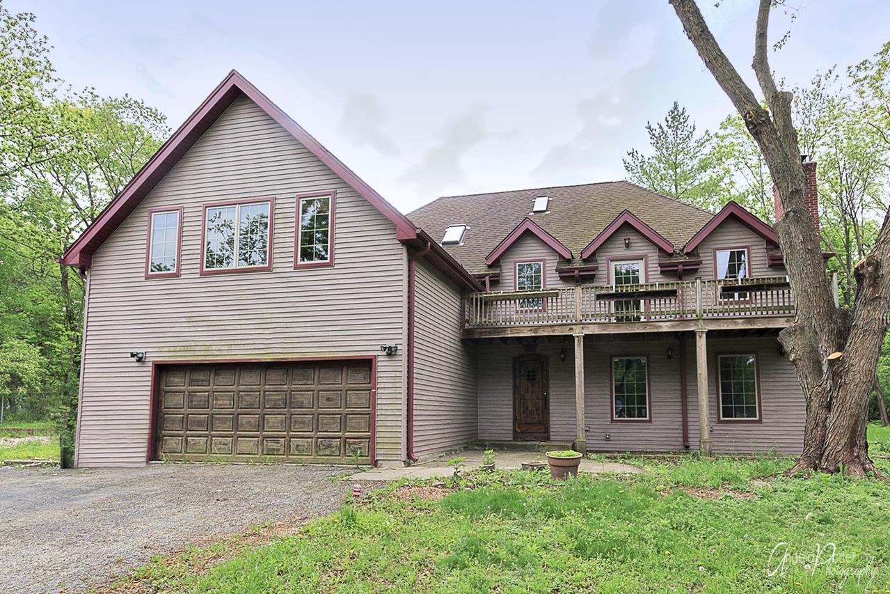 655 Oakridge Rd., East Dundee, IL 60118