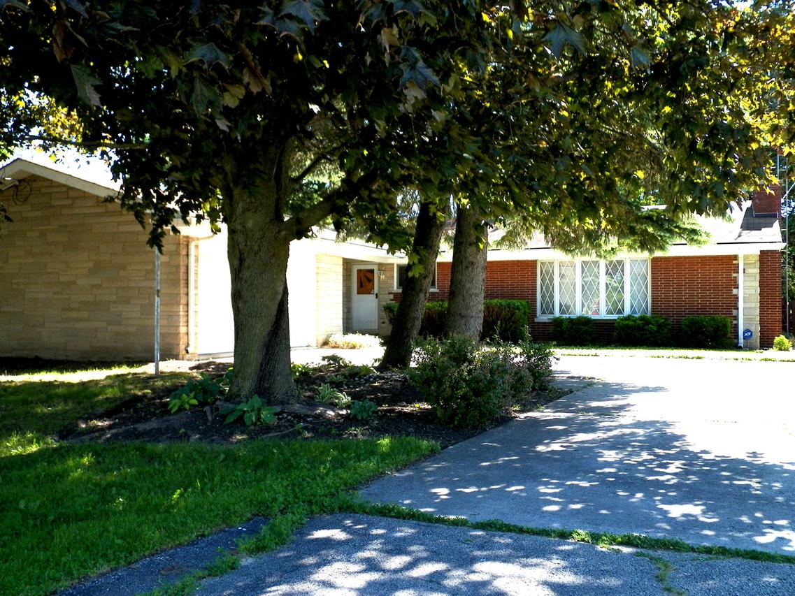 961 Trask St., Aurora, IL 60505