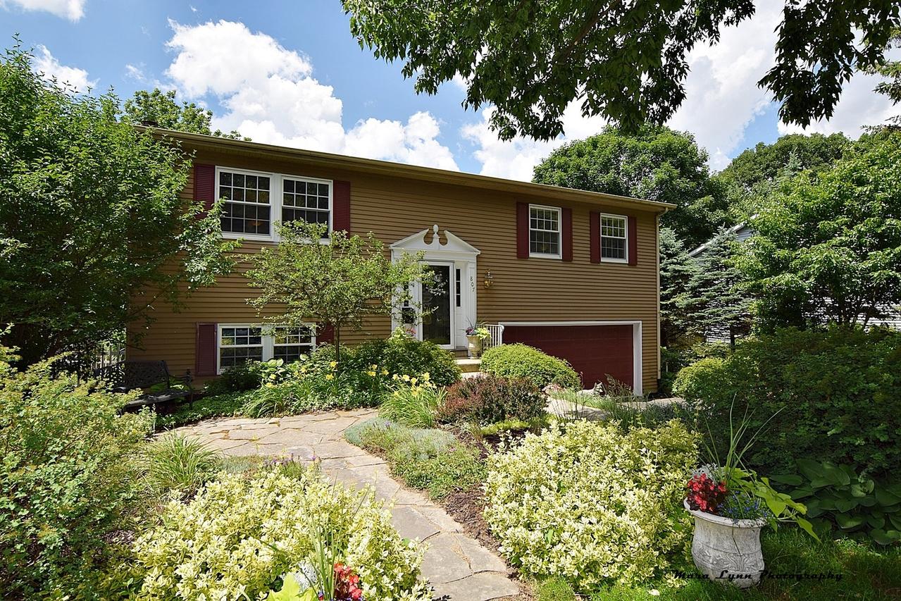 807 Ohio Ave., St. Charles, IL 60174