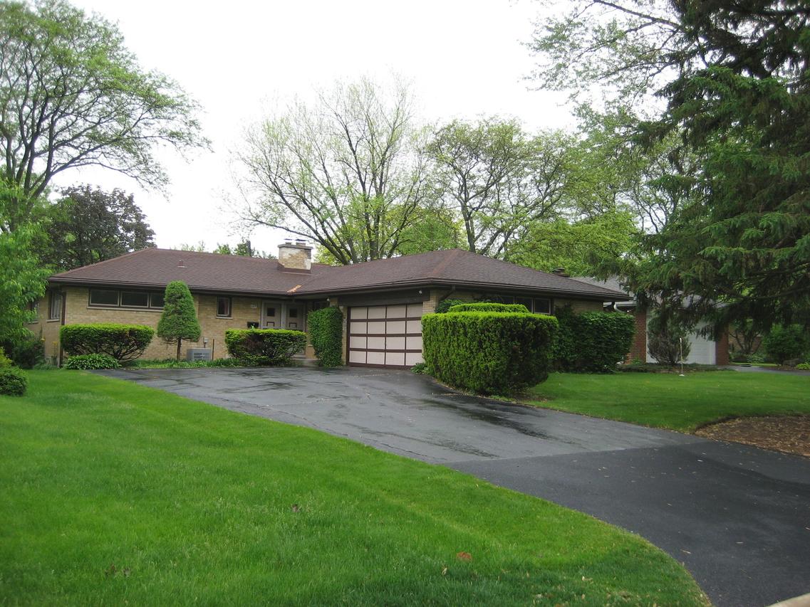 527 Eldon Pl., Downers Grove, IL 60516