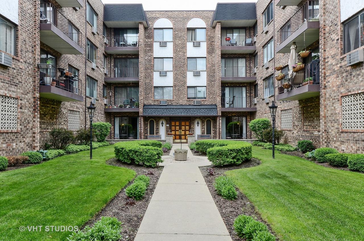 722 Graceland Ave. #301, Des Plaines, IL 60016