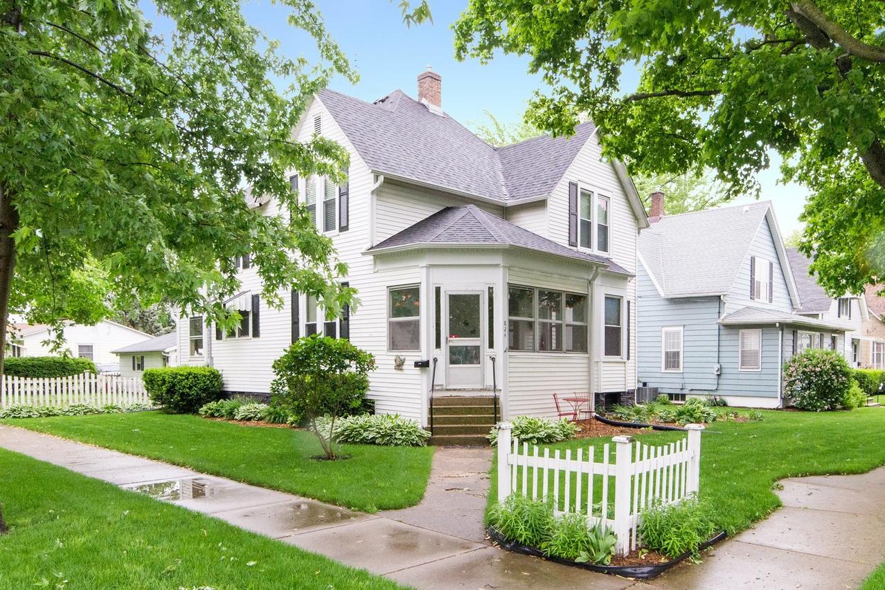 824 State St., Dekalb, IL 60115