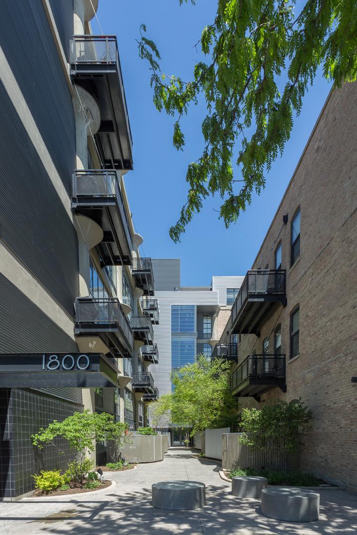 1800 W Grace St. #426, Chicago, IL 60613