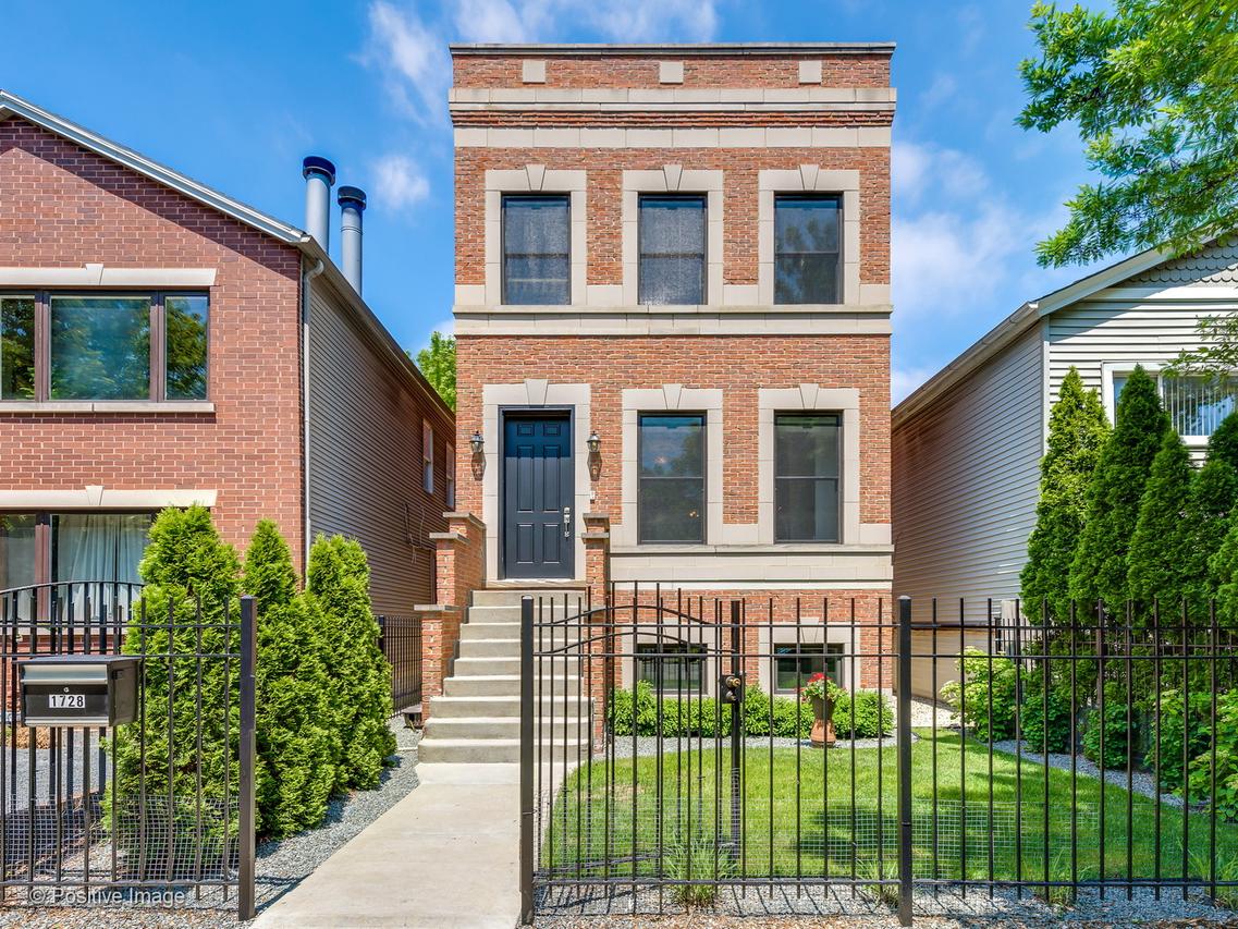 1728 W Huron St., Chicago, IL 60622